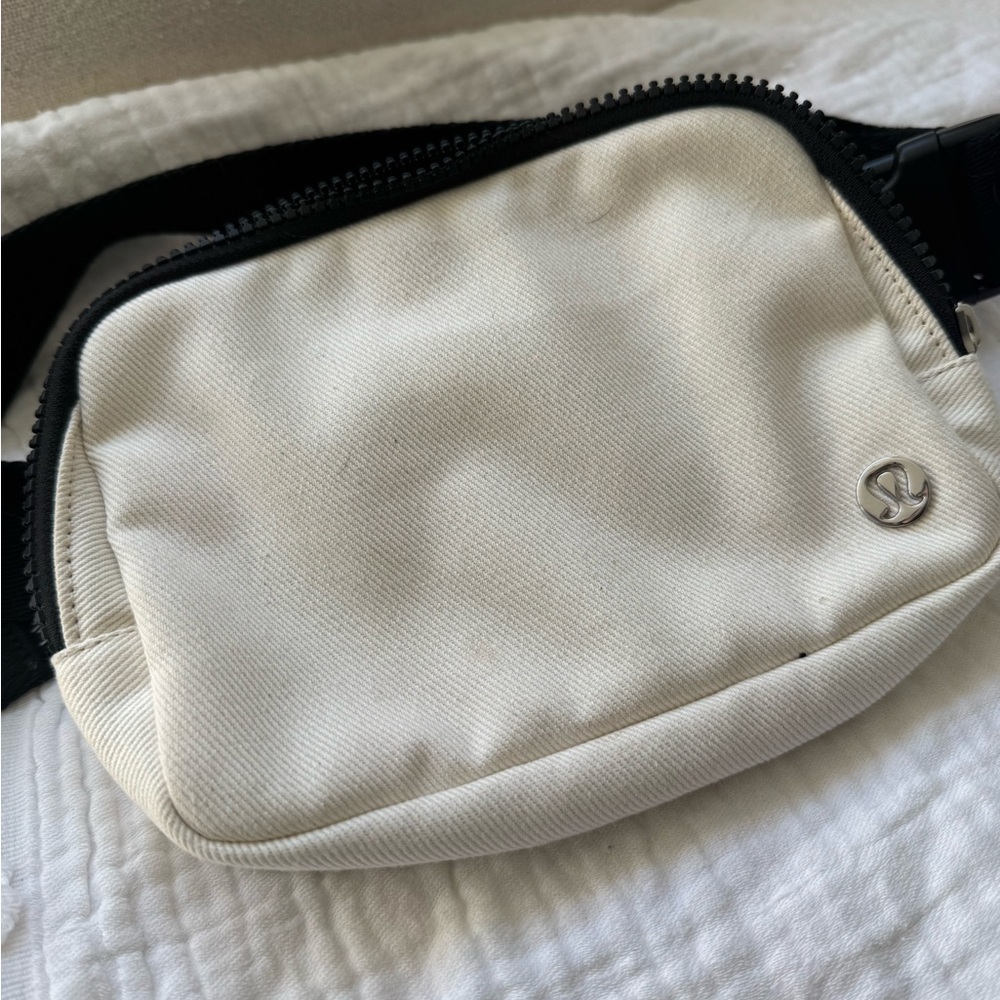 lululemon everywhere white belt bag